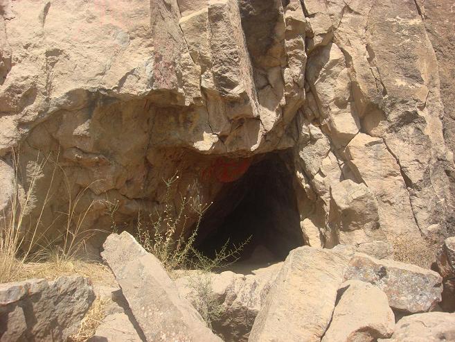 غار کارده واقع در شهر مشهد